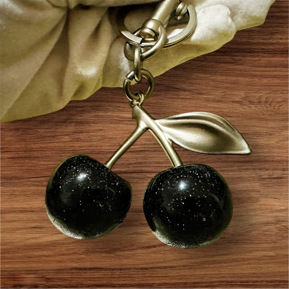 Black Cherry keychain Pendant with silver color - Picture 4 of 8